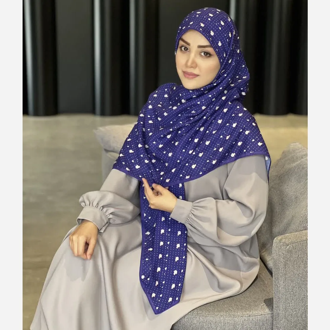 روسری نخ کاستوم طرح شکوفه بهاری خال خالی ریز قواره بزرگ 140x140