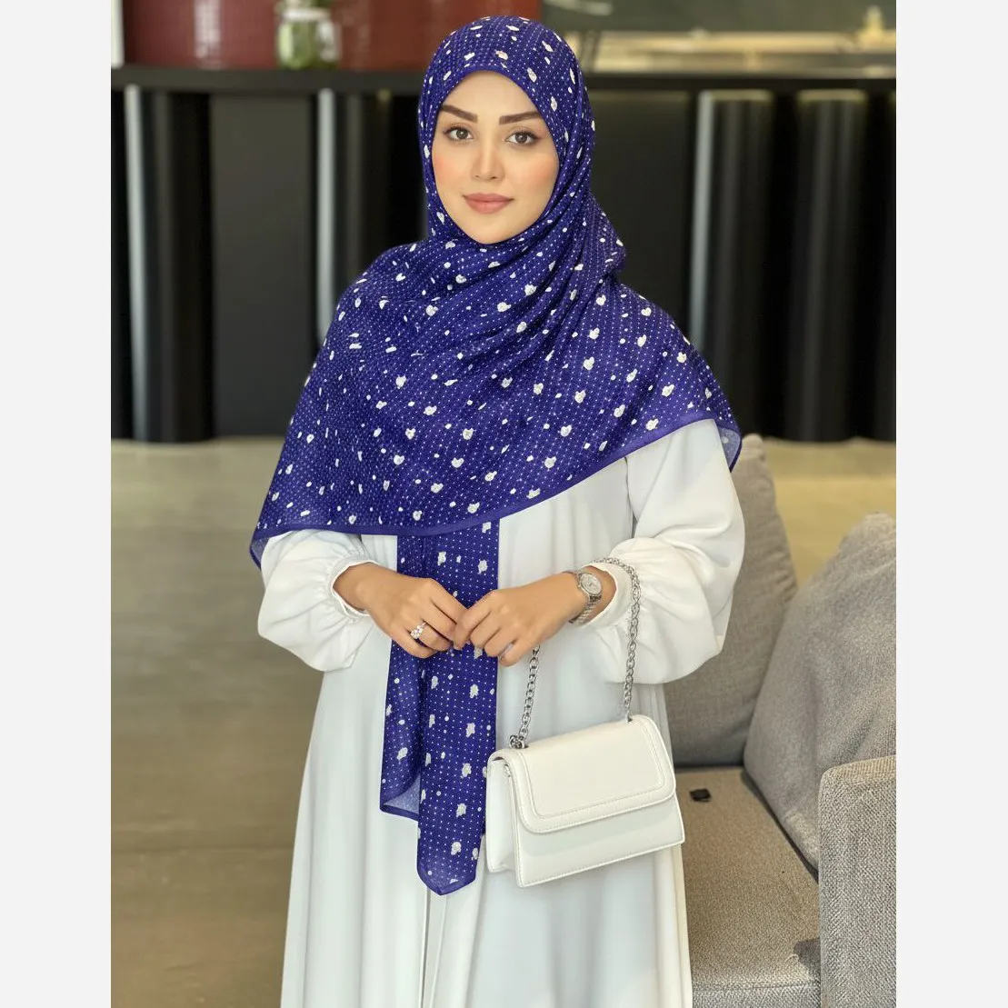 روسری نخ کاستوم طرح شکوفه بهاری خال خالی ریز قواره بزرگ 140x140