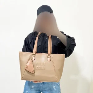 کیف بزرگ دستی و دوشی زنانه چرم مصنوعی و پارچه کنفی ابعاد 45 در 26 سانتیمتر - بلو قسط | خرید اقساطی و آنلاین